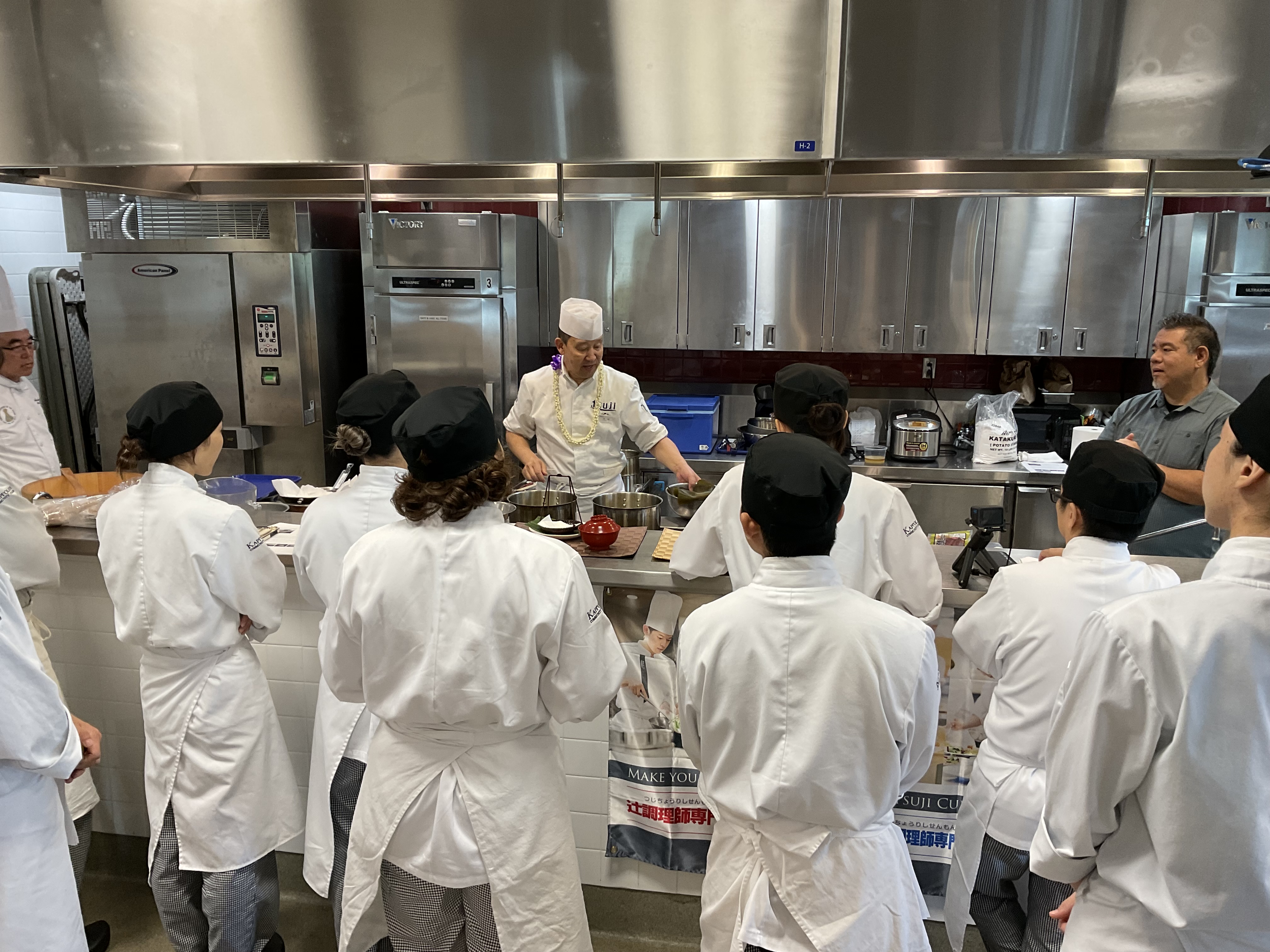 ハワイ大学カピオラニ・コミュニティ・カレッジ（KCC）で日本料理講習会を実施