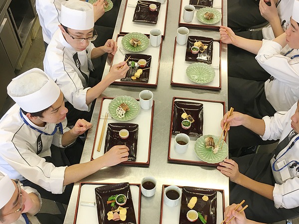 グループ実習「晩秋の会席料理」後編～日本料理だけを学ぶ辻調「新学科」のはなし２３～