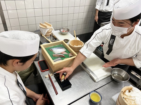「にぎり寿司、人に提供できるくらい上手になりました！」～日本料理だけを学ぶ「日本料理学科」ブログ27～