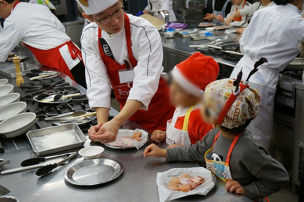 子どもたちの「できた！」が響いた日。クリスマス料理教室開催！
