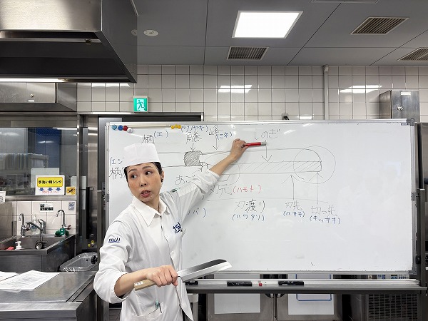 日本料理本科！実習初日は包丁研ぎです」日本料理だけを学ぶ辻調