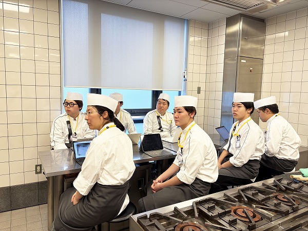 日本料理本科！実習初日は包丁研ぎです」日本料理だけを学ぶ辻調