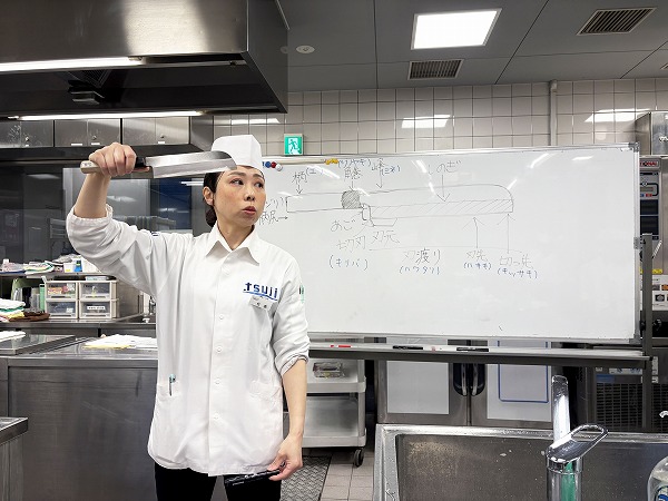 日本料理本科！実習初日は包丁研ぎです」日本料理だけを学ぶ辻調