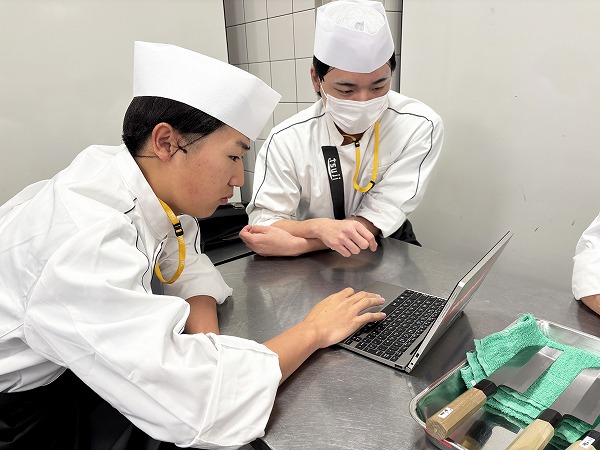 日本料理本科！実習初日は包丁研ぎです」日本料理だけを学ぶ辻調