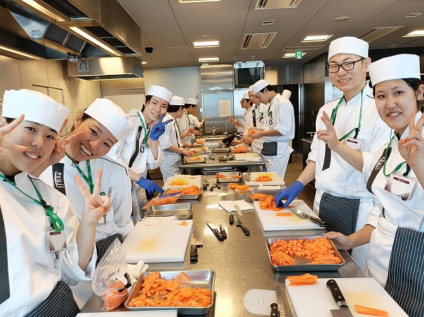 西洋料理クラスの実習に潜入！【切りものテスト】【チームで団結！課題料理を作りあげる！】