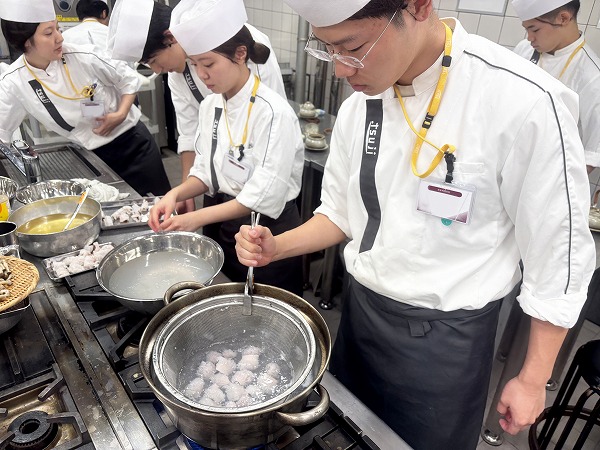 「日本料理の夏といえば鱧！今日は土瓶蒸しを作ります」日本料理だけを学ぶ辻調！ 日本料理本科のブログ４