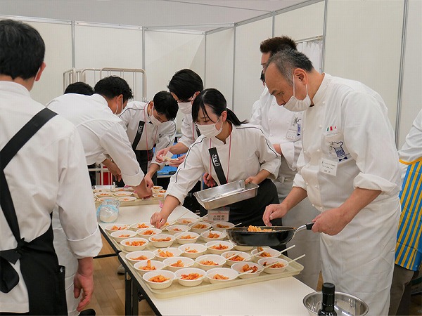 イタリア料理専門展　ACCI Gustoの調理デモンストレーションにエコール 辻 東京の学生が登場！