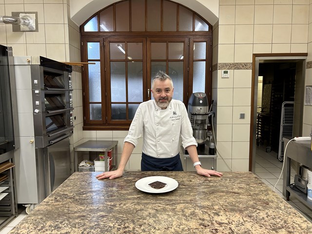 【オリジナリティ溢れる皿盛りデザート】製菓外来講習M.Cedric PERRET (セドリック・ペレ氏) / Le Clair de la Plume(ル・クレール・ドゥ・ラ・プリュム) 