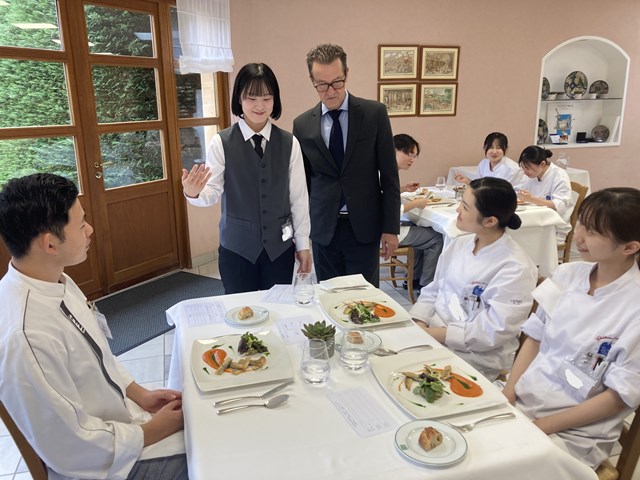 【フランス校ならではの授業！】サーヴィス授業