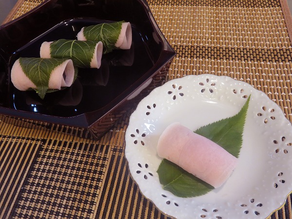 2年生最初の和菓子実習　～桜餅(関西風・関東風)　ココナッツ饅頭～
