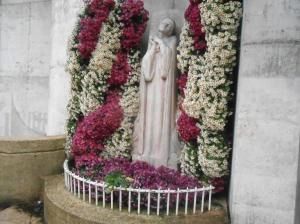 ジャンヌ・ダルク教会内のジャンヌ・ダルク像
