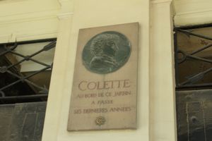 作家のコレットColetteはパレ＝ロワイヤルで晩年を過ごした