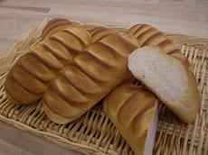 【ベンチタイム】たくさんの切り込み模様が特徴！ふんわり食事パン～パン・ヴィエノワを作る