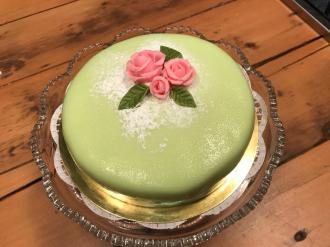グレーテル のスタジオから スウェーデン王女が愛したプリンセスケーキ グレーテルのかまど 最新メディア情報 辻調グループ 総合情報サイト グレーテル のスタジオから スウェーデン王女が愛したプリンセスケーキ グレーテルのかまど 最新メディア情報 辻調グループ 総合情報サイト