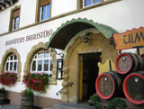 醸造所直営のビーァシュトゥーベ（Bierstube）の入り口