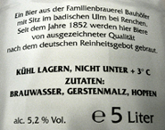 5リットルの樽の側面には、ドイツのビール純粋令に基づいて醸造そして原材料：醸造用の水、大麦麦芽、ホップの文字が・・。