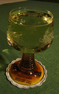 大衆的なレストランや居酒屋では、レーマーと呼ばれるグラスで供されることが多い。
