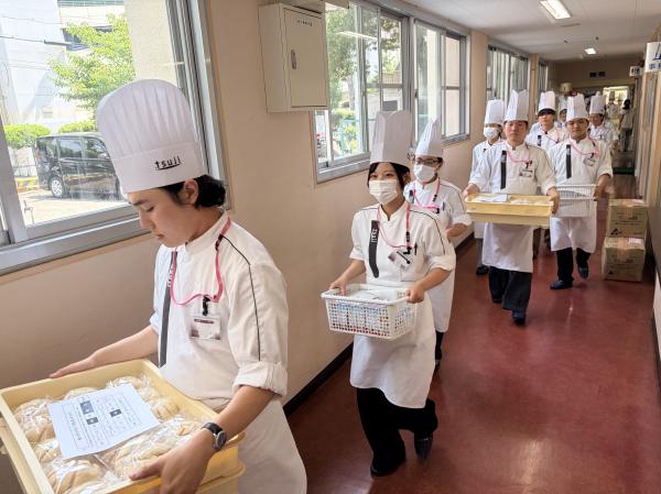 辻調グループNEWS LETTER vol.54（近隣小学校に学生考案パン提供）