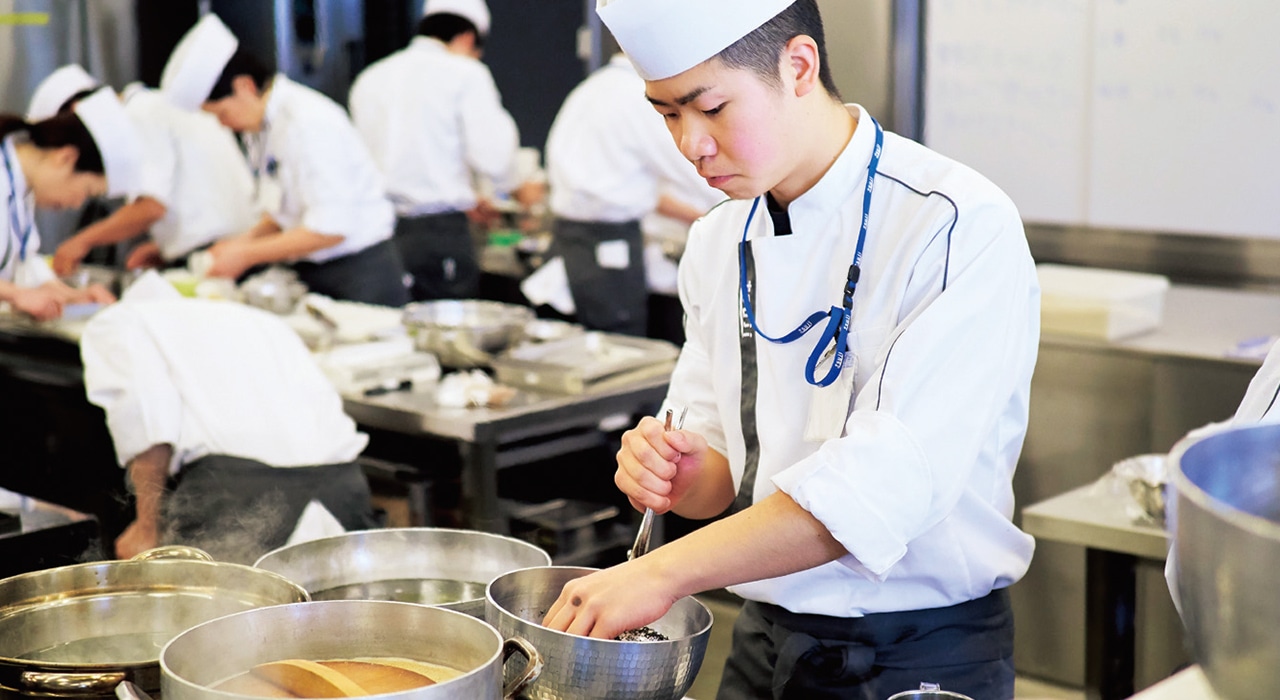 日本料理の技術と知識を習得